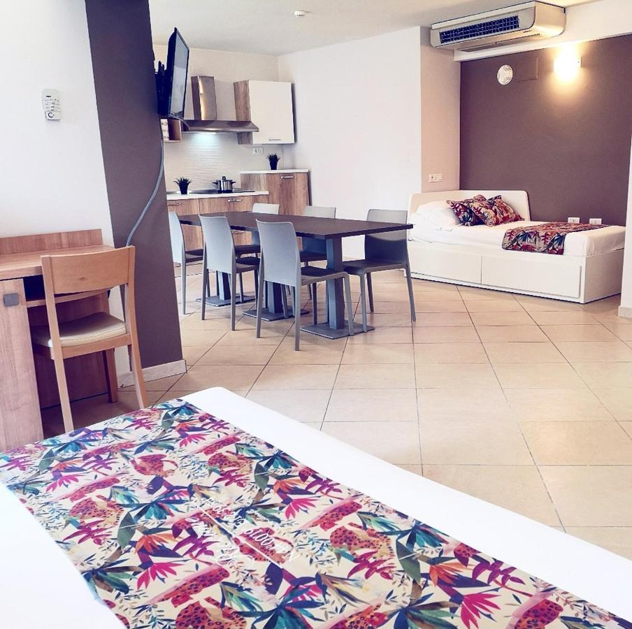 Appartamenti Smart A 30M Da Viale Dante E 100M Dal Mare Riccione Buitenkant foto